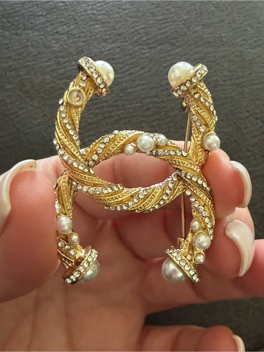 Chanel brooch - Picture 4 of 10
